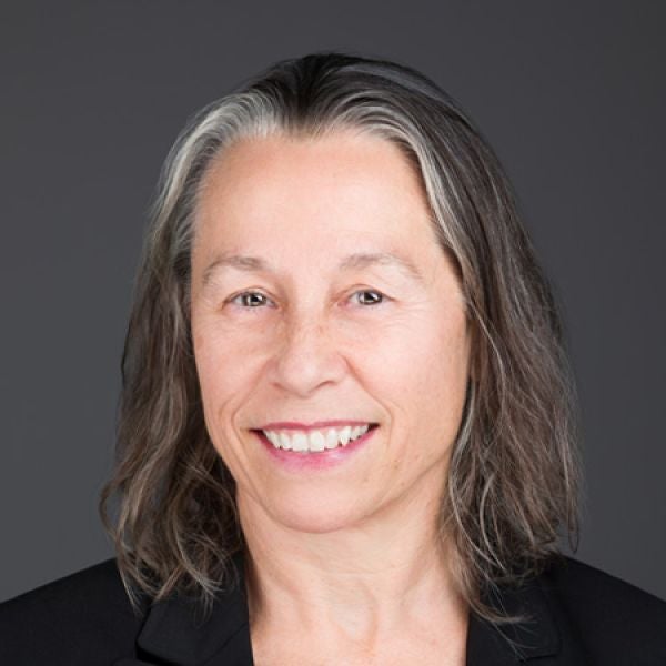 Kim Groves Headshot