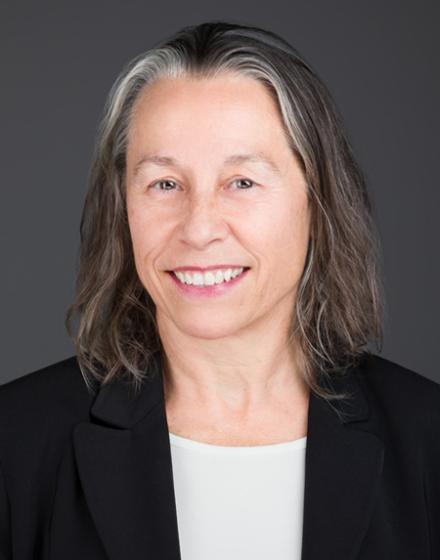 Kim Groves Headshot