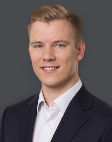 Headshot of Scott Thomas